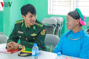 Đảng viên quân hàm xanh về cơ sở