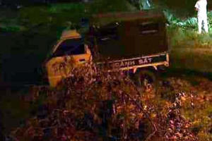 Bàng hoàng phát hiện thi thể hai vợ chồng "ôm nhau" dưới cống nước