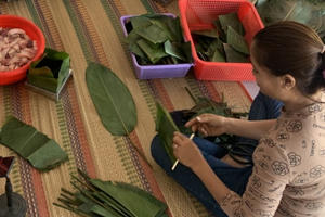 Thổi bùng ký ức cùng nồi bánh chưng xanh