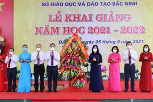 Lãnh đạo tỉnh Bắc Ninh dự lễ khai giảng tại trường THPT chuyên Bắc Ninh