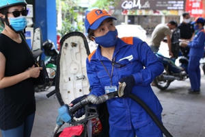 Bộ Công Thương ủng hộ giảm thuế để giảm giá xăng dầu