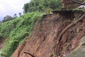 Lâm Đồng: Sông Đạ Quay sạt lở, dân lo lắng mất nhà cửa, vườn tược