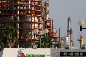 Lo ngại căng thẳng Mỹ - Trung và “bão” Covid-19, giá dầu giảm mạnh