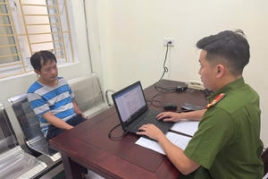 Tạm giữ hình sự đối tượng lao xe ô tô vào cán bộ Công an Nghệ An