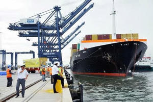 Cảng biển Quảng Ninh giữ vững đà tăng trưởng bất chấp khó khăn Cảng biển Quảng Ninh giữ vững đà tăng trưởng bất chấp khó khăn