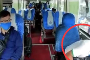 Video: Tài xế xe khách đột quỵ gồng mình đánh lái ô tô, đảm bảo an toàn cho nhiều hành khách