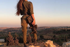 PHOTO - Những cô nàng siêu nóng bỏng trong lực lượng vũ trang Israel