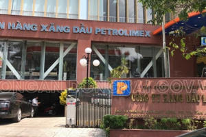 Cận cảnh lực lượng công an bắt giữ một giám đốc liên quan đến đường dây 2,7 triệu lít xăng giả