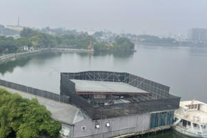 Tây Hồ (Hà Nội): Nhà hàng Bay Buffet ngang nhiên sửa chữa trái phép trên lòng hồ Tây