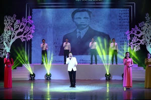 Cảm xúc với chương trình nghệ thuật 'Bác Hồ một tình yêu bao la' Cảm xúc với chương trình nghệ thuật 'Bác Hồ một tình yêu bao la'