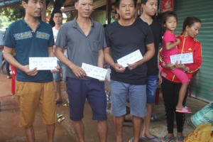 Hỗ trợ người Việt trong vùng ảnh hưởng của lũ tại Lào