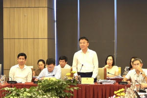 Bộ trưởng Bộ Tư pháp Lê Thành Long tham dự Phiên giải trình Việc thực hiện quy định của pháp luật trong hoạt động công chứng