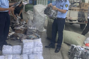 Phát hiện 7.000 sản phẩm hàng hóa giả mạo nhãn hiệu Nike, Louis Vuitton ở Thổ Tang