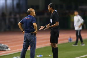 HLV Park Hang Seo bị AFC cấm chỉ đạo 4 trận