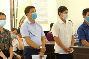 Thanh Hóa: Lập khống hồ sơ đền bù, cựu Chủ tịch phường và kế toán lĩnh 12 năm 6 tháng tù