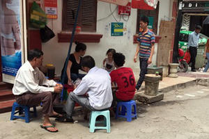 Hà Nội: Sắp xếp hộ nghèo vào bán trà đá trong phố đi bộ