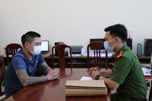 Vĩnh Phúc: Triệu tập nhóm đối tượng cho vay nặng lãi, liên tục dùng “bom bẩn” tấn công nhà dân Vĩnh Phúc: Triệu tập nhóm đối tượng cho vay nặng lãi, liên tục dùng “bom bẩn” tấn công nhà dân