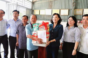 Phó Chủ tịch UBND tỉnh An Giang thăm gia đình chính sách, khảo sát mô hình chính quyền tại hai xã Óc Eo, Thoại Sơn