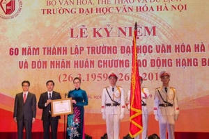 Phó Thủ tướng Vũ Đức Đam dự lễ kỷ niệm 60 năm thành lập Trường Đại học Văn hoá Hà Nội Phó Thủ tướng Vũ Đức Đam dự lễ kỷ niệm 60 năm thành lập Trường Đại học Văn hoá Hà Nội