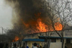 Bắc Ninh: Lửa cháy ngùn ngụt tại xưởng gỗ trong khu công nghiệp Quế Võ, ước thiệt hại khoảng 12 tỷ đồng