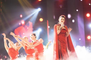 The Voice 2018: Cô gái triệu view - Trần Ngọc Ánh khiến khán giả say đắm với "Nhân gian một cõi dại khờ"