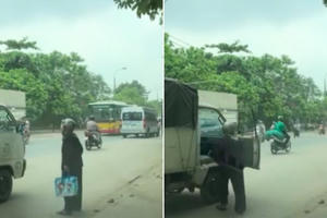 Clip: Cụ bà vẫy xe giữa trưa nắng nóng, đầy khói bụi ngoài đường và hành động mát lòng của bác tài xế