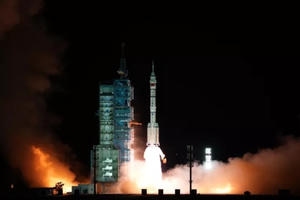 Trung Quốc đưa nữ phi hành gia đầu tiên vào trạm không gian Thiên Cung