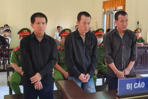 Chém người để "dằn mặt", 3 bị cáo lãnh án 36 năm tù