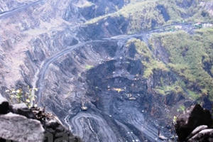 Bài 2: ‘Tuồn’ lậu cả ngàn tấn than mỗi tháng bằng ‘xuất ngoại giao’