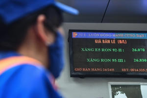 Giá xăng gần 27.000 đồng/lít, doanh nghiệp vẫn mệt mỏi vì khan hàng, bán lỗ
