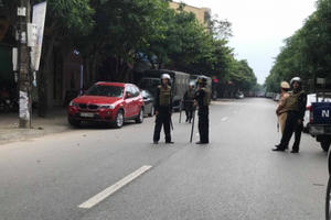 Nghệ An: Khống chế thành công đối tượng ôm "hàng nóng" cố thủ