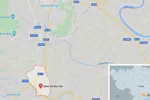 Xe chở phạm nhân nổ lốp đâm vào cột đèn, 1 cảnh sát tử vong