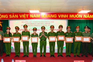 Tuyên dương những tập thể, cá nhân có thành tích xuất sắc trong thực hiện chương trình "Chung một quyết tâm - Vì cộng đồng không ma tuý" Tuyên dương những tập thể, cá nhân có thành tích xuất sắc trong thực hiện chương trình "Chung một quyết tâm - Vì cộng đồng không ma tuý"