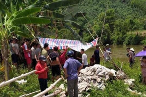 Yên Bái: 3 nữ sinh chết đuối trong lúc đi mò ốc