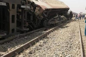 Ai Cập: Tàu hỏa trật bánh, hơn 100 người thương vong
