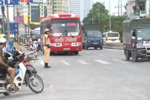 Bản tin Pháp luật Plus: Liệu có "xung đột" trong việc xử lý tài xế không mang bản chính đăng ký xe ô tô Bản tin Pháp luật Plus: Liệu có "xung đột" trong việc xử lý tài xế không mang bản chính đăng ký xe ô tô