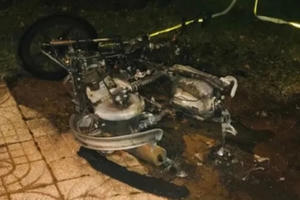 Châm lửa đốt luôn xe máy khi dính vi phạm nồng độ cồn