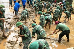 Quân đội khắc phục hậu quả mưa lũ cho ngày khai giảng Quân đội khắc phục hậu quả mưa lũ cho ngày khai giảng