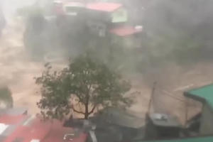 Clip siêu bão Mangkhut sức gió 320 km/giờ đổ bộ Philippines