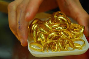 Giá vàng hôm nay 3/3: Nhà đầu tư  chốt lời, vàng giảm mạnh