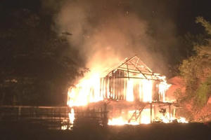 Nghịch tử buổi trưa vác dao đuổi chém bố mẹ, tối về phóng hỏa đốt nhà