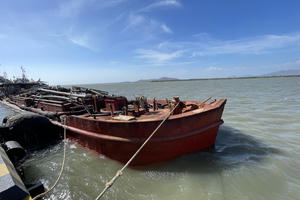 Vũng Tàu: Cảnh sát biển bắt giữ tàu chở cát trái phép