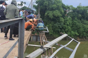 Tai nạn thảm khốc 5 người tử vong: Cầu treo đã xuống cấp sau 33 năm “cống hiến”