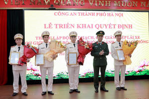 Công an Hà Nội công bố Quyết định thành lập Đội Sát hạch, cấp giấy phép lái xe Công an Hà Nội công bố Quyết định thành lập Đội Sát hạch, cấp giấy phép lái xe