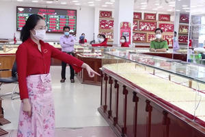 Nữ nhân viên trộm 2.380 nhẫn vàng trong lúc làm việc