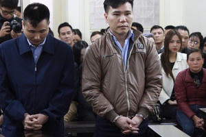 Ca sĩ Châu Việt Cường được gia đình cô gái bị nhét tỏi vào miệng xin  giảm án