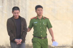 Cầm dao truy sát người khác rồi trốn nã suốt 12 năm