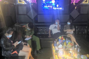 Ninh Bình: Bất chấp lệnh cấm, vẫn mở cửa cho 27 khách hát karaoke trong phòng