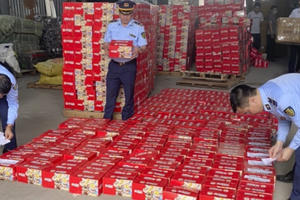 Thu giữ 1.300 thùng bánh không rõ nguồn gốc