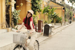 Lona Kiều Loan quảng bá du lịch miền Trung